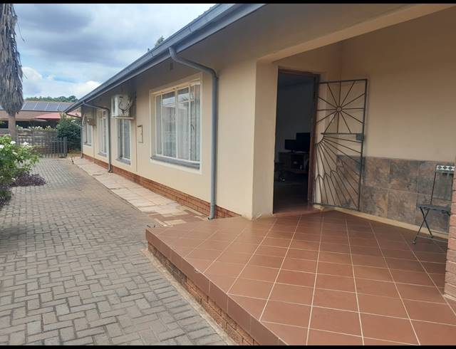 3 BEDROOM HOUSE FOR SALE IN RUSTENBURG CENTRAL